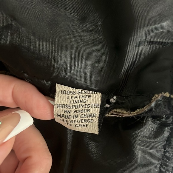 Vintage leather women’s zip up vest - Picture 3 of 4